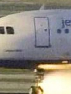 资讯《超爆笑假装打飞机的国外逗比青年》 在